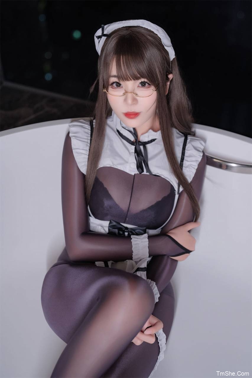 「轩萧学姐」摄影作品 – 连体丝(95P/1V/677MB)-猫萌