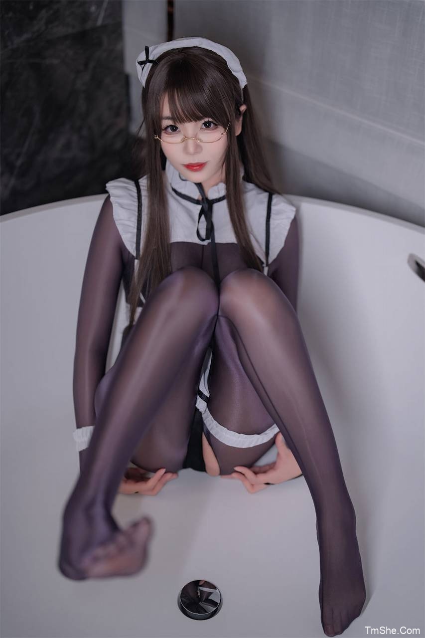 「轩萧学姐」摄影作品 – 连体丝(95P/1V/677MB)-猫萌