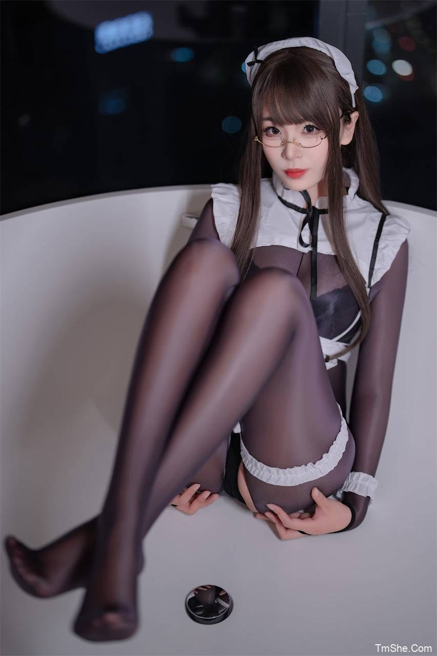 「轩萧学姐」摄影作品 – 连体丝(95P/1V/677MB)-猫萌