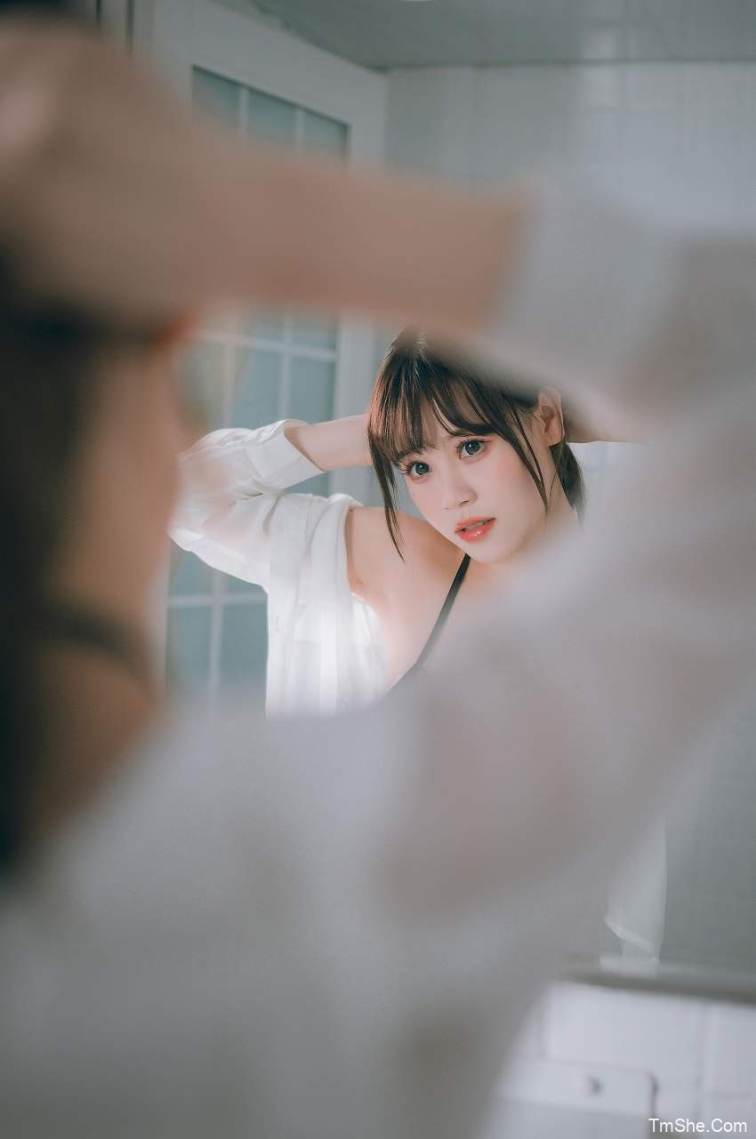 星黛鹿鹿(千反田鹿子)衬衣比基尼 – 淋浴(31P/438MB)-猫萌