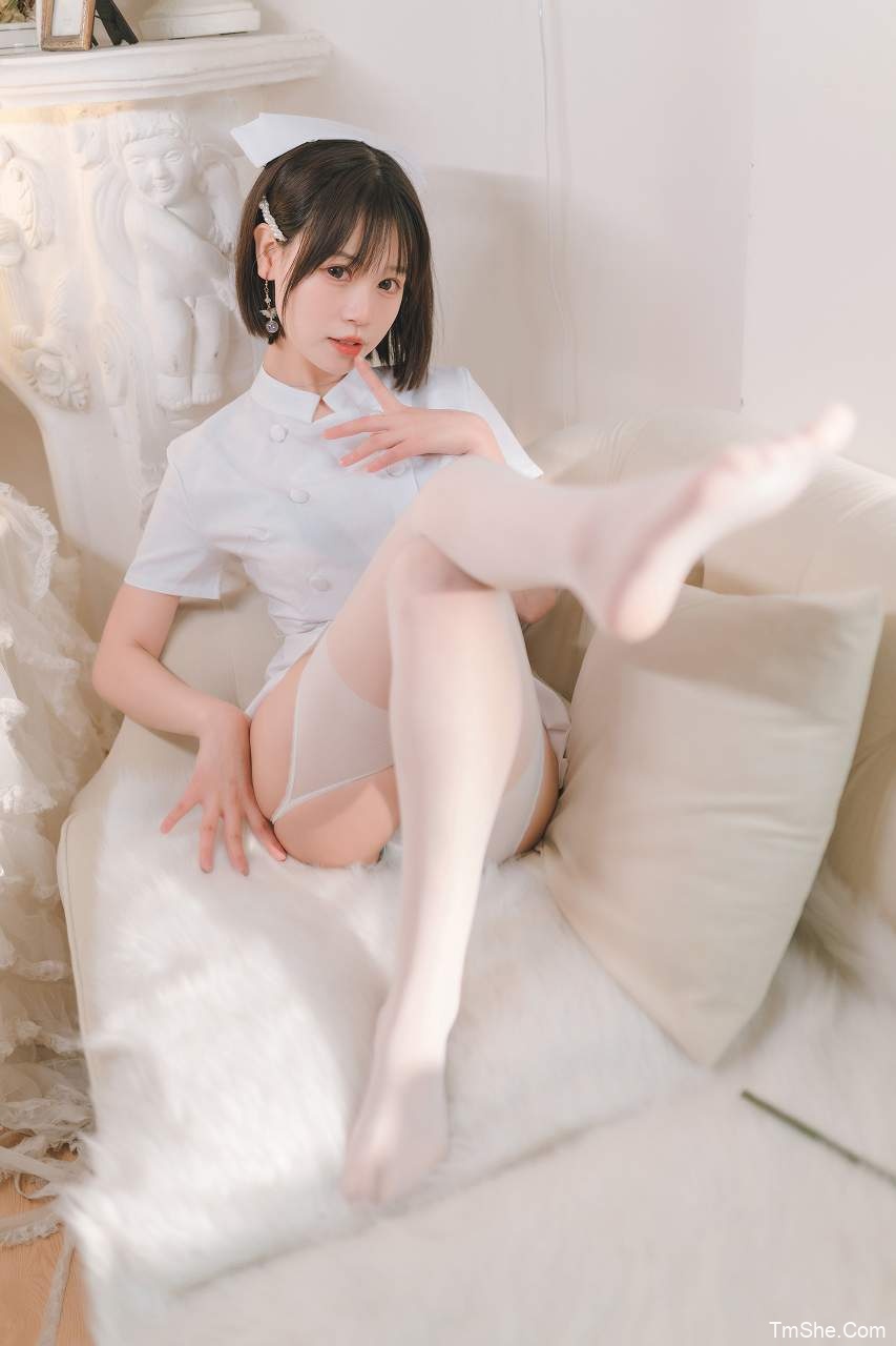星黛鹿鹿(千反田鹿子)吊带袜护士 – 电子图(33P/475MB)-猫萌