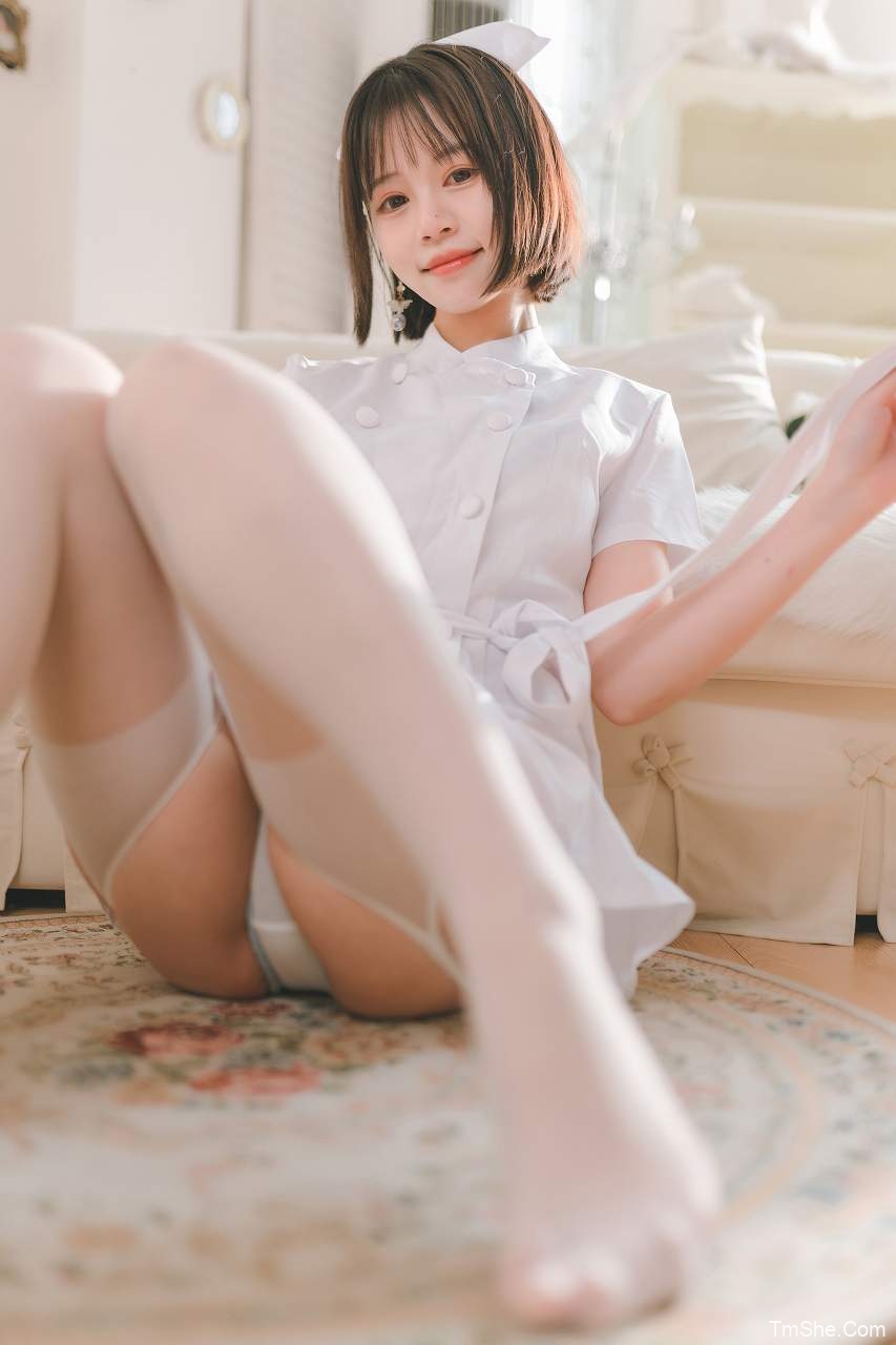 星黛鹿鹿(千反田鹿子)吊带袜护士 – 电子图(33P/475MB)-猫萌