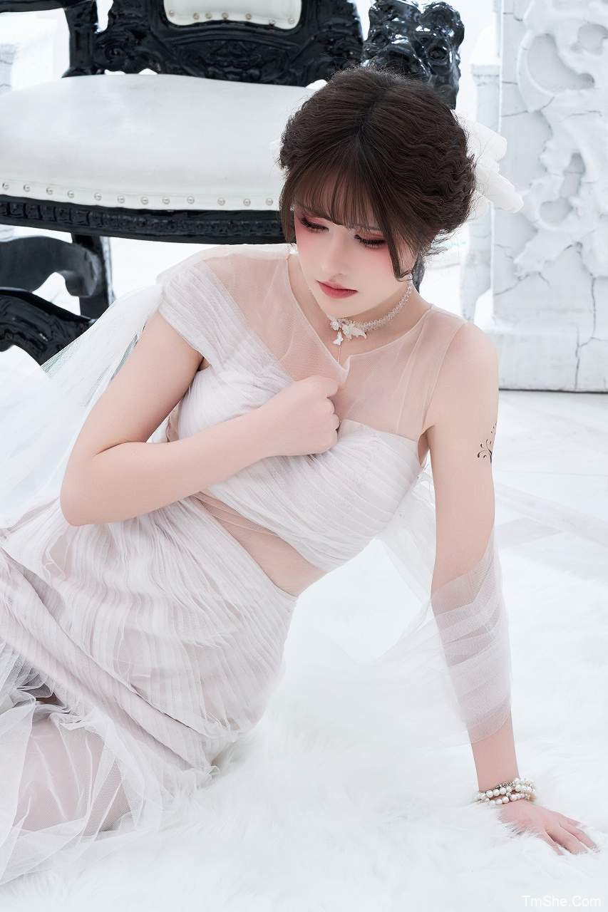 「鹿八岁baby」视图 – 契约の血奴(234P/2V/4.75GB)-猫萌