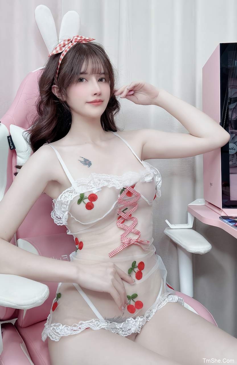 「鹿八岁baby」视图 – 白烛狂欢(106P/1V/1.98GB)-猫萌
