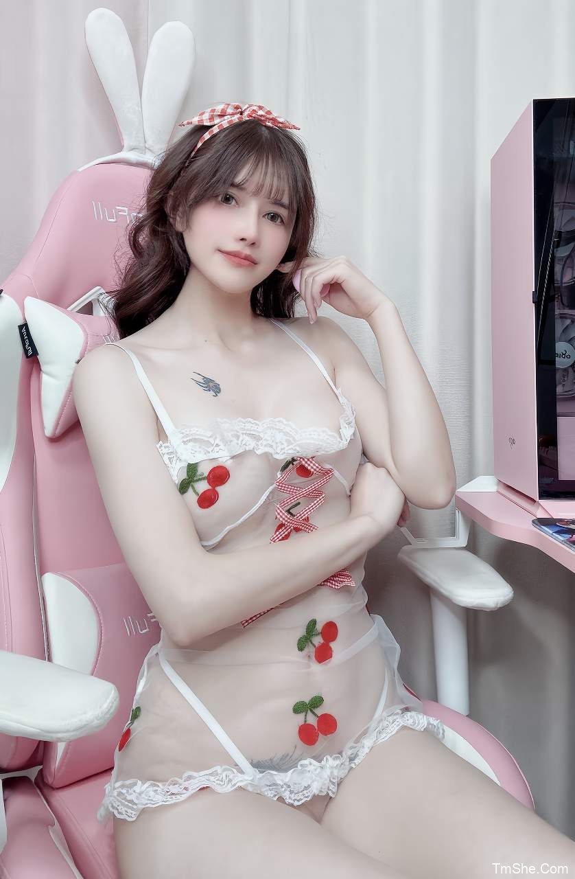 「鹿八岁baby」视图 – 白烛狂欢(106P/1V/1.98GB)-猫萌