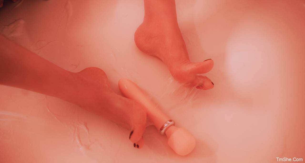 「鹿八岁baby」视图 – 白烛狂欢(106P/1V/1.98GB)-猫萌