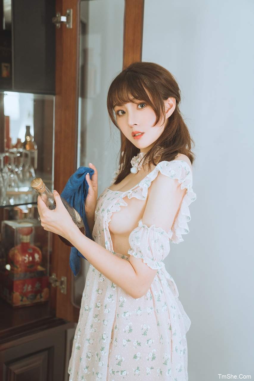 「Natsuko夏夏子」视图 – 碎花围裙(55P/1V/782MB)-猫萌