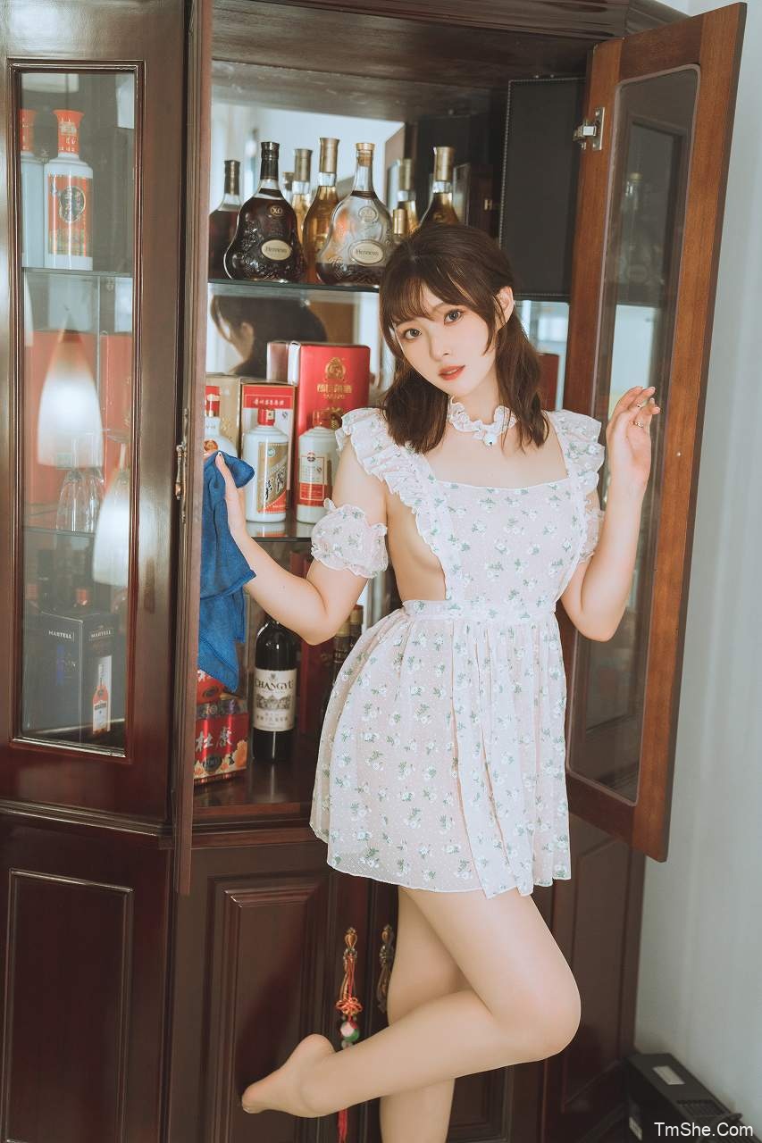 「Natsuko夏夏子」视图 – 碎花围裙(55P/1V/782MB)-猫萌