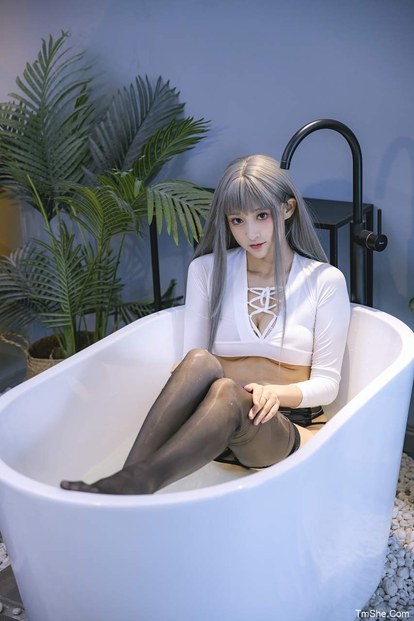 冬马路纱(Luisa_零纱) – 浴缸湿身(23P/425MB)-猫萌