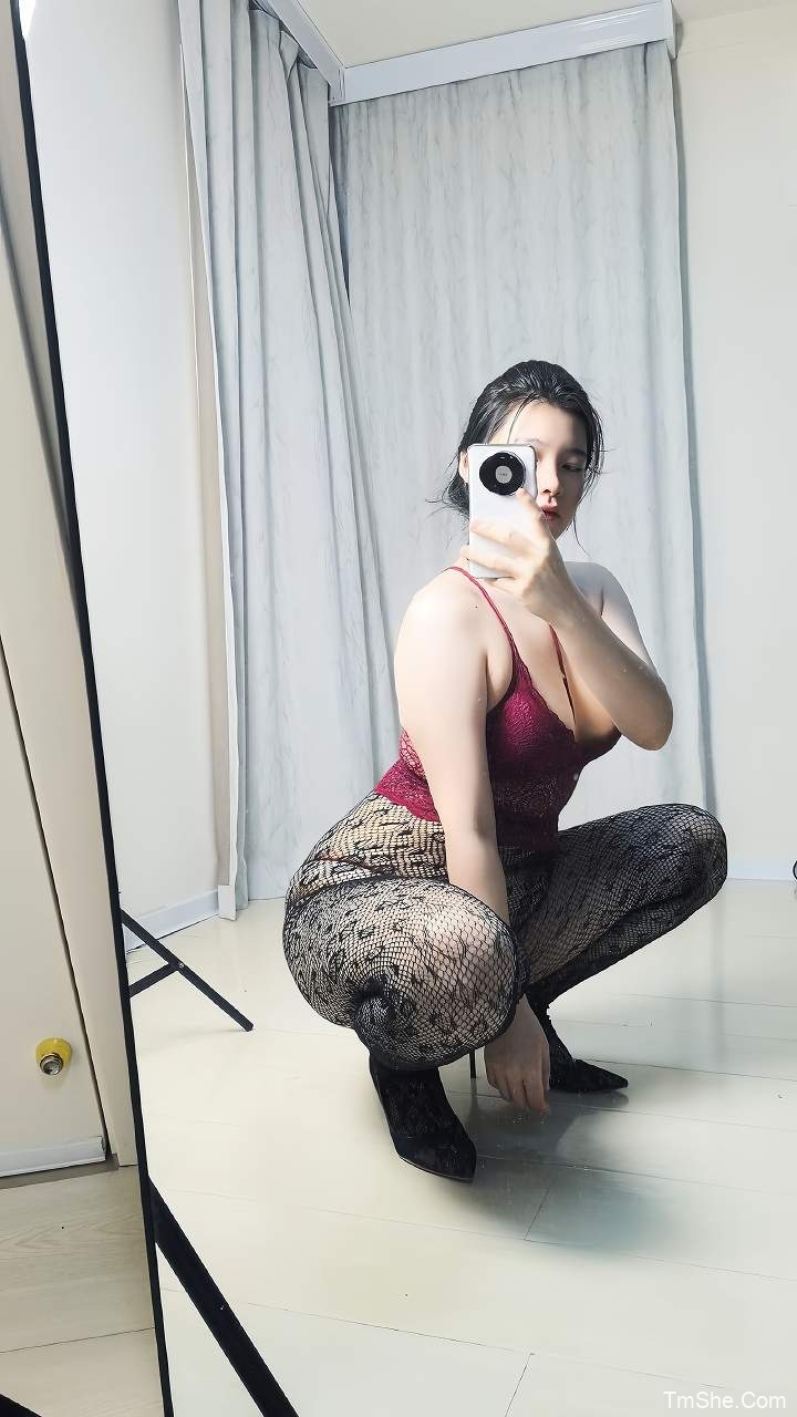 「玫玫mm」视图 – 连体大白兔(17P/1V/66MB)-猫萌