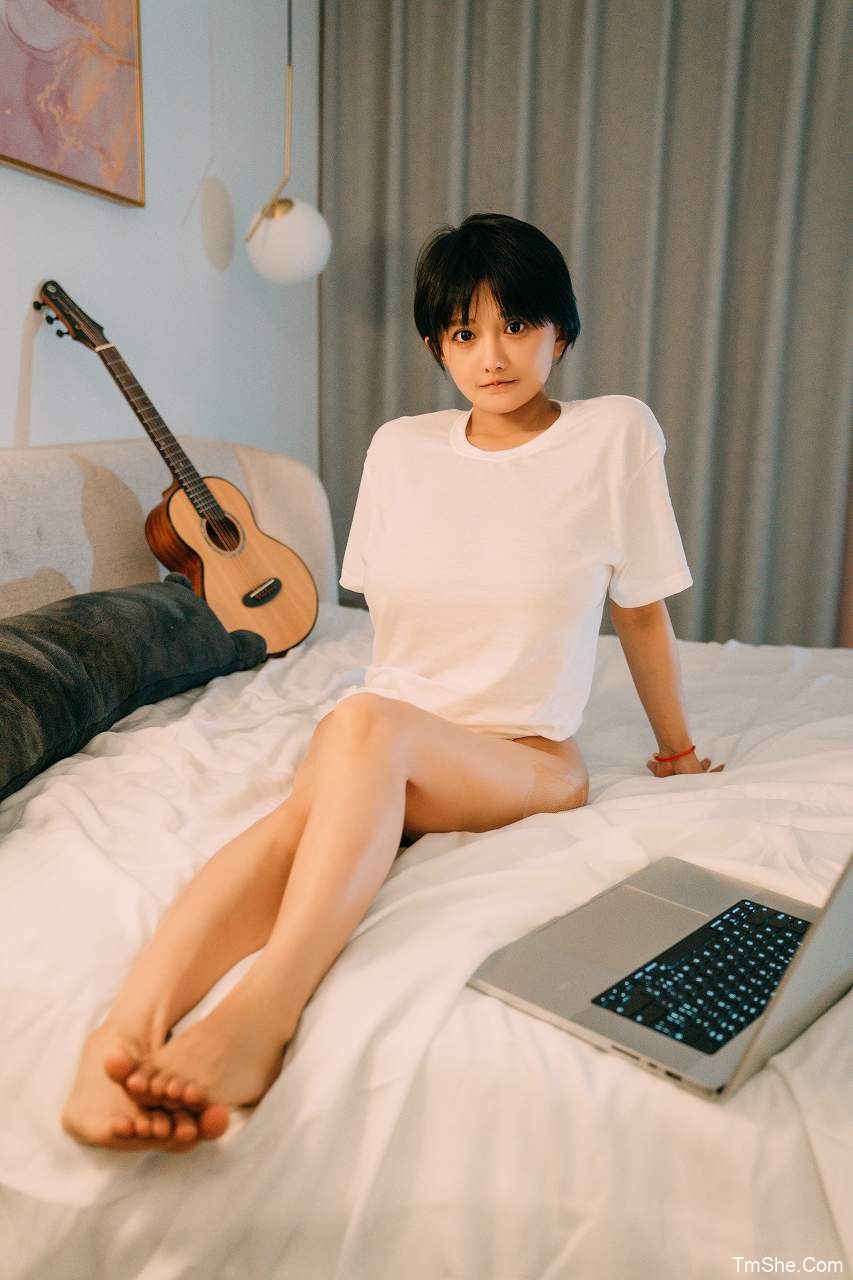 「古阿扎」摄影作品 – 白T居家(81P/1.37GB)-猫萌
