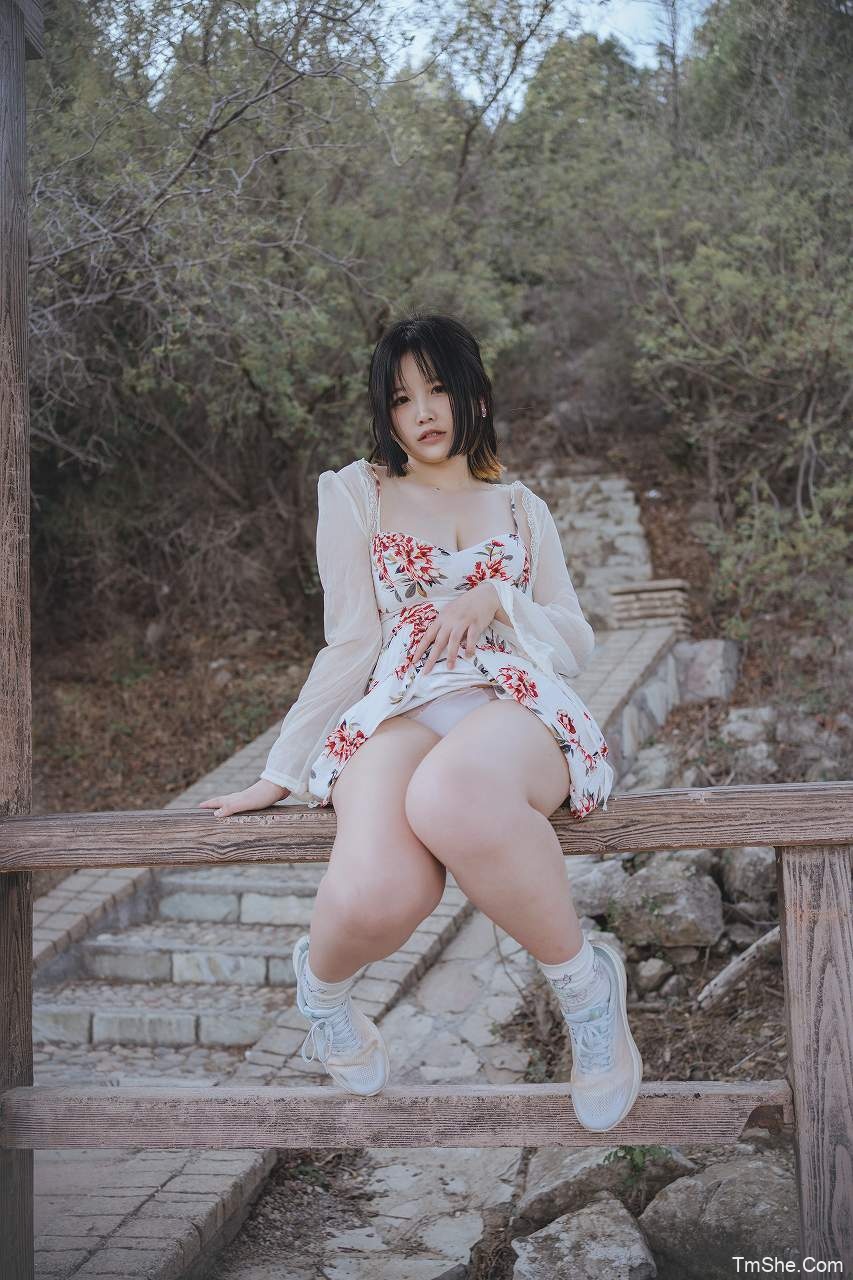 「阿半今天很开心」连衣裙 – 山顶(72P/368MB)-猫萌
