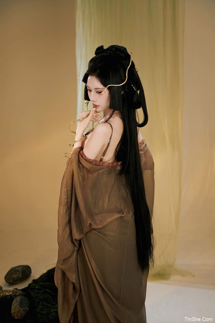 「Shika小鹿鹿」摄影作品 – 金蛇汉服(22P/295MB)-猫萌