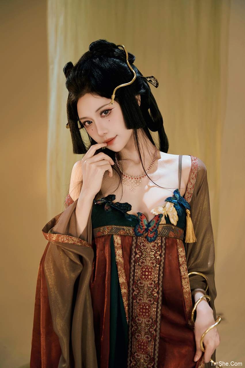 「Shika小鹿鹿」摄影作品 – 金蛇汉服(22P/295MB)-猫萌