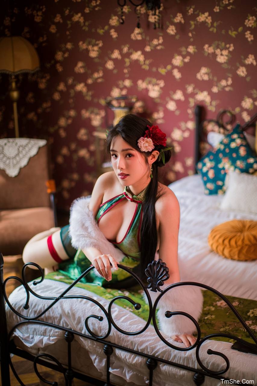 「钛合金」摄影素材 – 绿旗袍(82P/1V/0.98GB)-猫萌