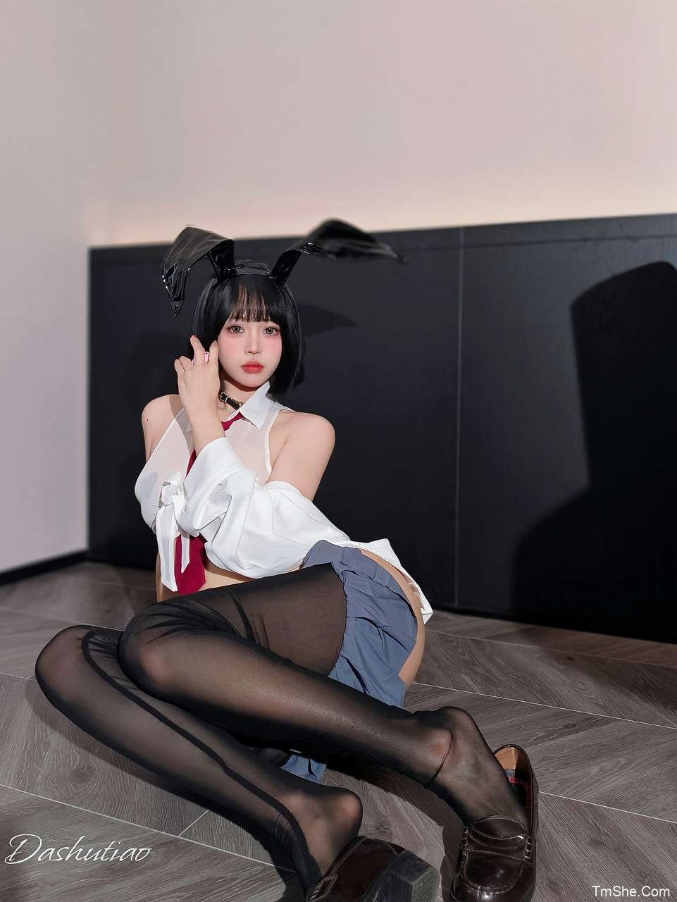 「麻薯好吃」COS素材 – 逆兔JK(67P/1V/577MB)-猫萌