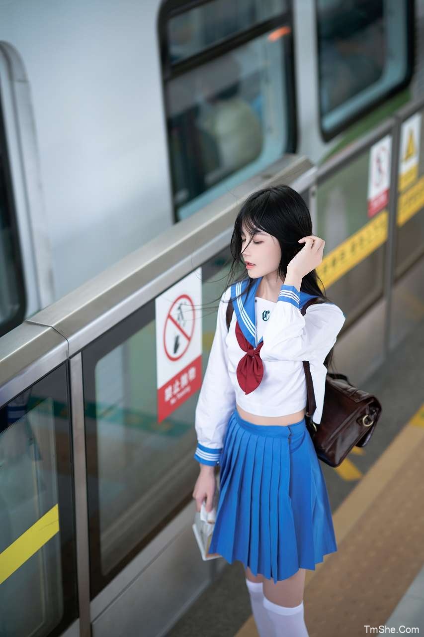 「桜桃喵」摄影素材 – 地铁JK(33P/527MB)-猫萌