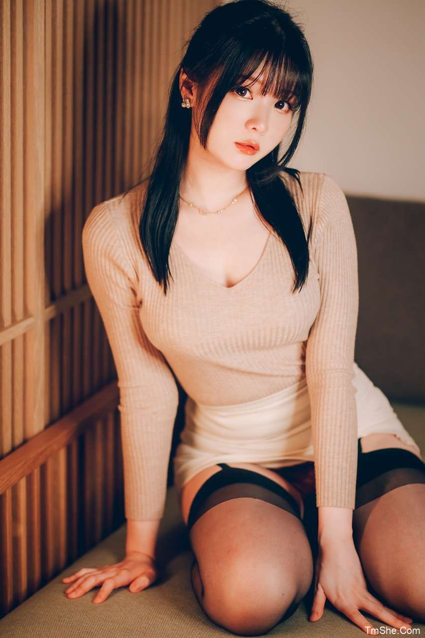 「霜月shimo」图集 – 秘密辦公室(125P/153MB)-猫萌