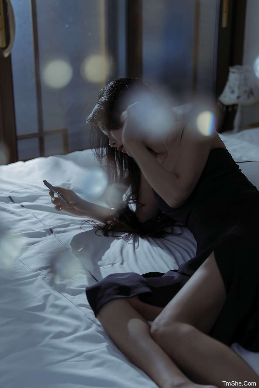 「苏嫣嫣阿姨」摄影素材 – 情绪黑色连衣裙(31P/507MB)-猫萌