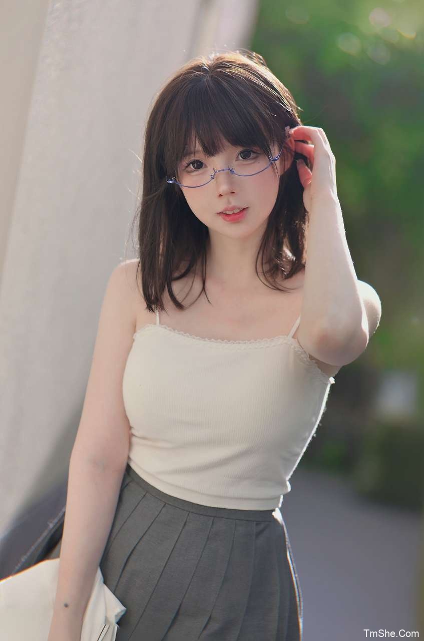 「幼蓝蓝」绘画素材 爱宕+白衬衫(17P/139MB)-猫萌
