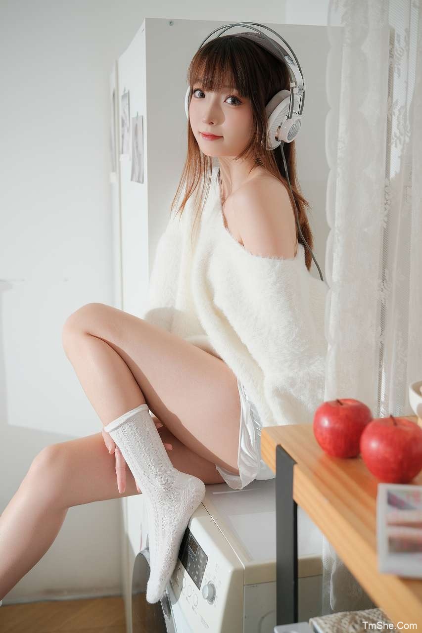 「祖木子」午饭饭 – 民宿 白毛衣(69P/1.43GB)-猫萌