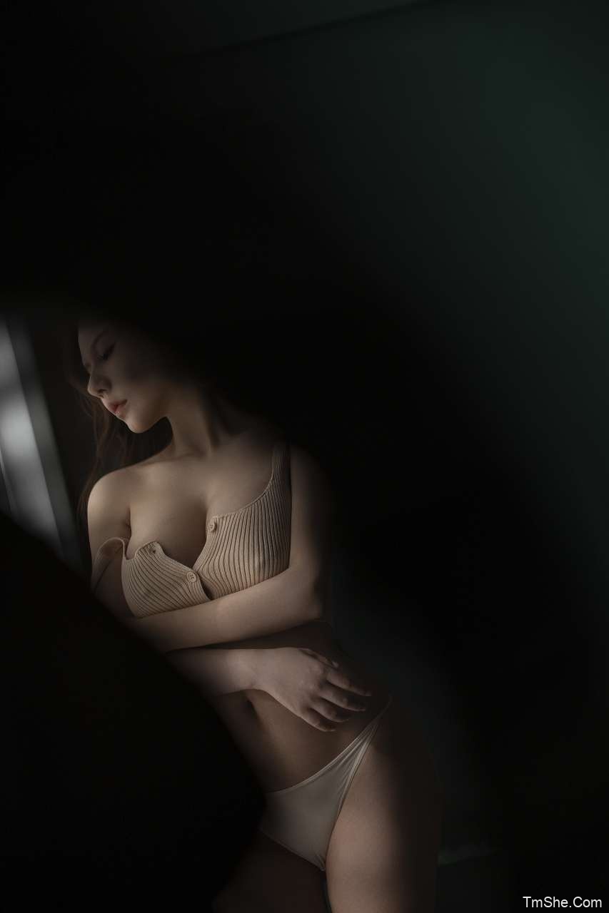 「小何童鞋」摄影素材 – 蜜兔 侧窗(95P/1V/2.45GB)-猫萌
