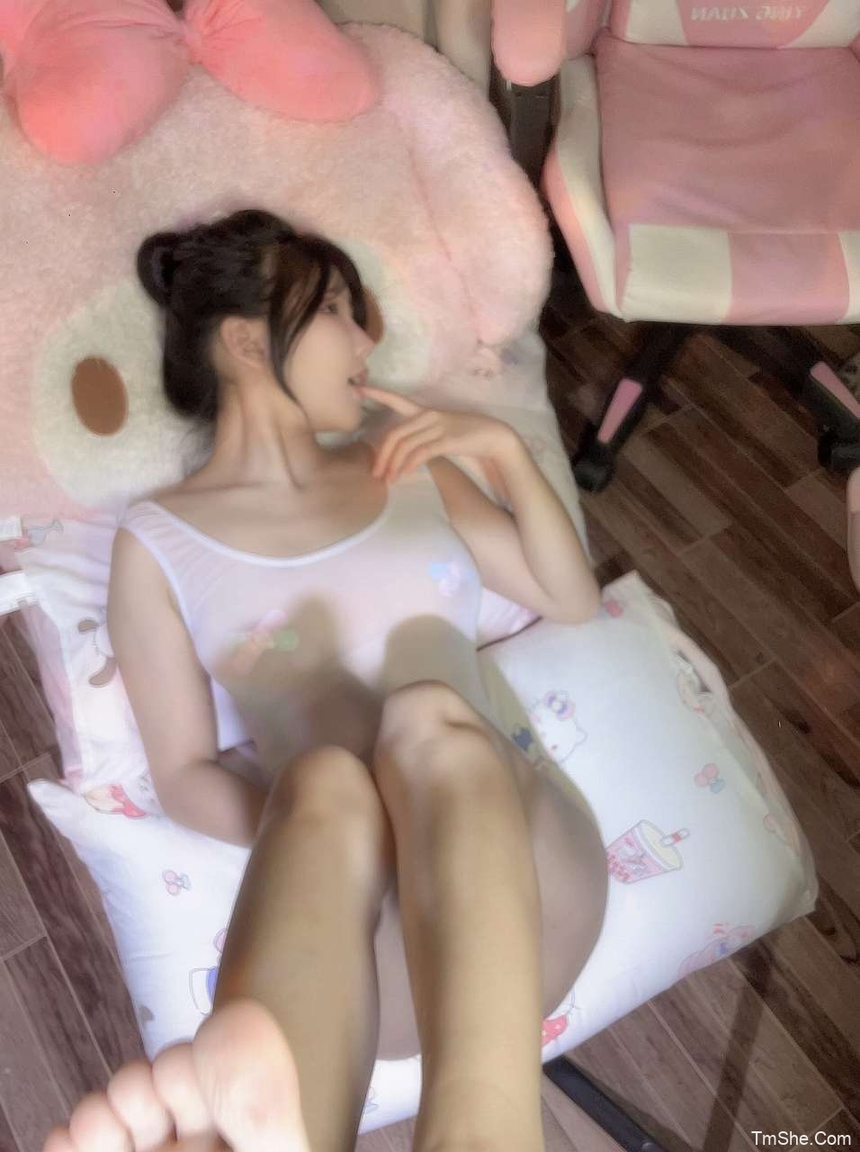 晴一夏夏(肚肚琴)视图 – 透明泳衣(37P/1V/345MB)-猫萌