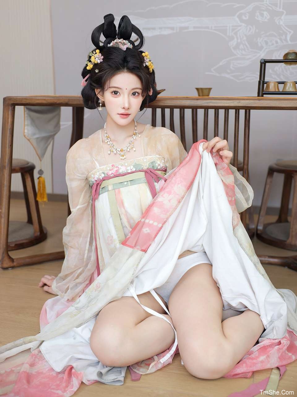 「梨霜儿」内购作品 – 唐装(82P/1.53GB)-猫萌