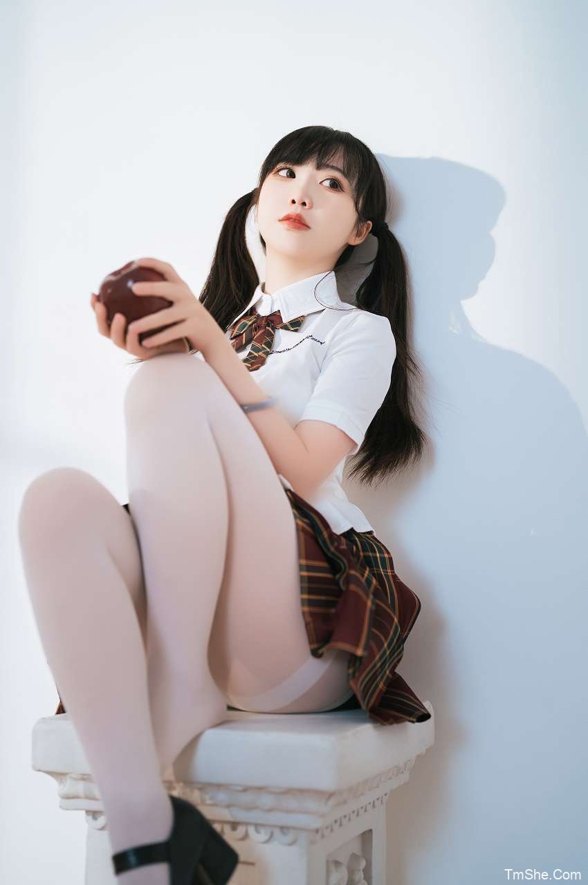 「动漫博主」面饼仙儿 – 圣诞双马尾JK(25P/415MB)-猫萌