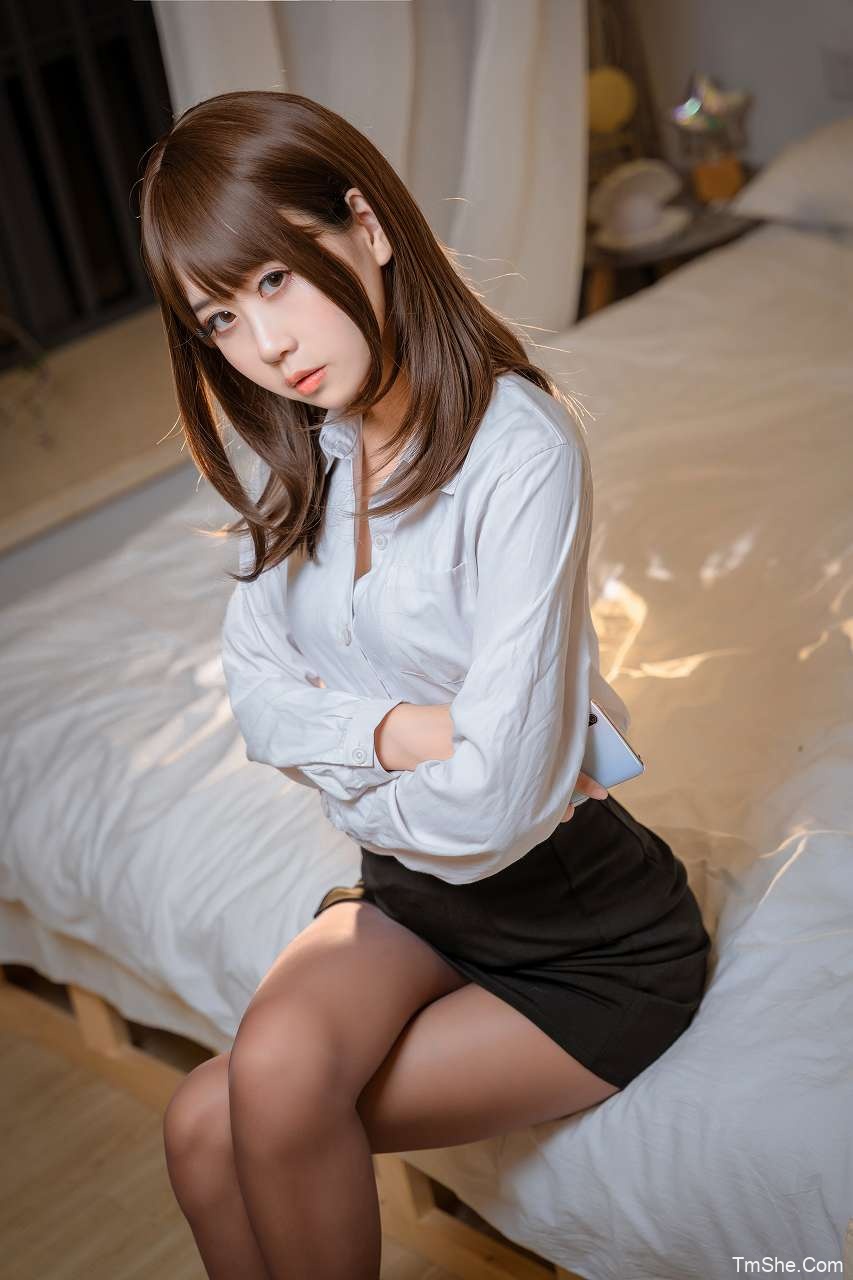 「萌芽儿」图包 – 开裆丝袜OL(26P/233MB)-猫萌