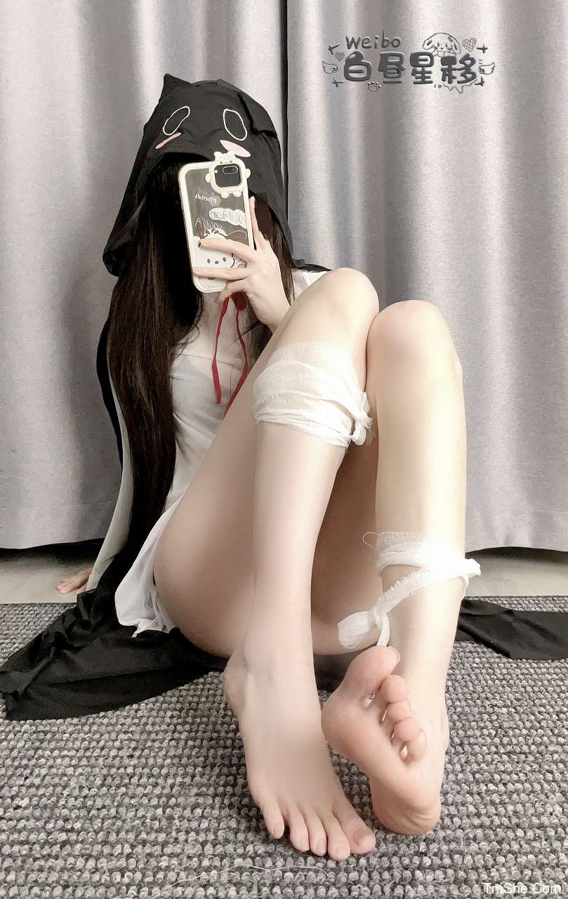 「白昼星移」COS视图 – 毛衣&万圣节(49P/89MB)-猫萌