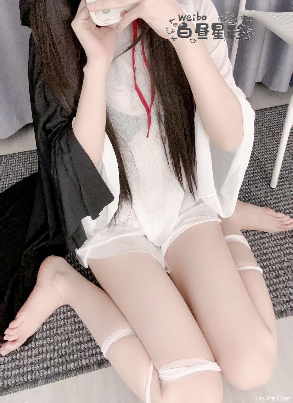 「白昼星移」COS视图 – 毛衣&万圣节(49P/89MB)-猫萌