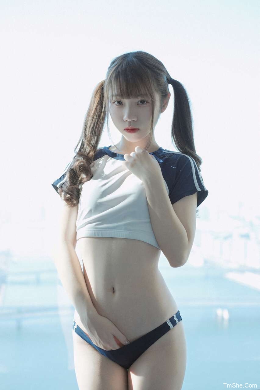 「可可小白兔」摄影素材 - 礼物体操服少女(35P/25MB)-猫萌