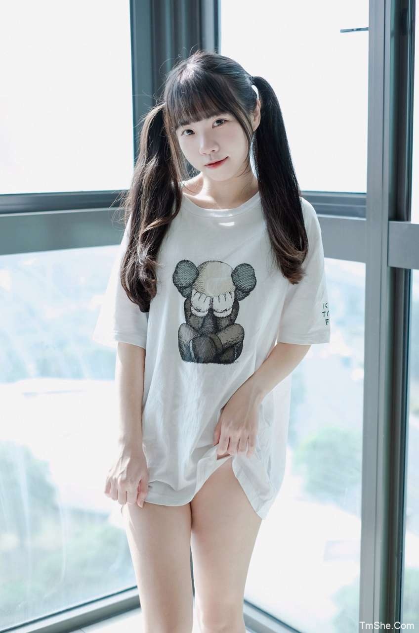 「可可小白兔」捕獲一隻沒穿褲褲の小白兔(30P/18MB)-猫萌