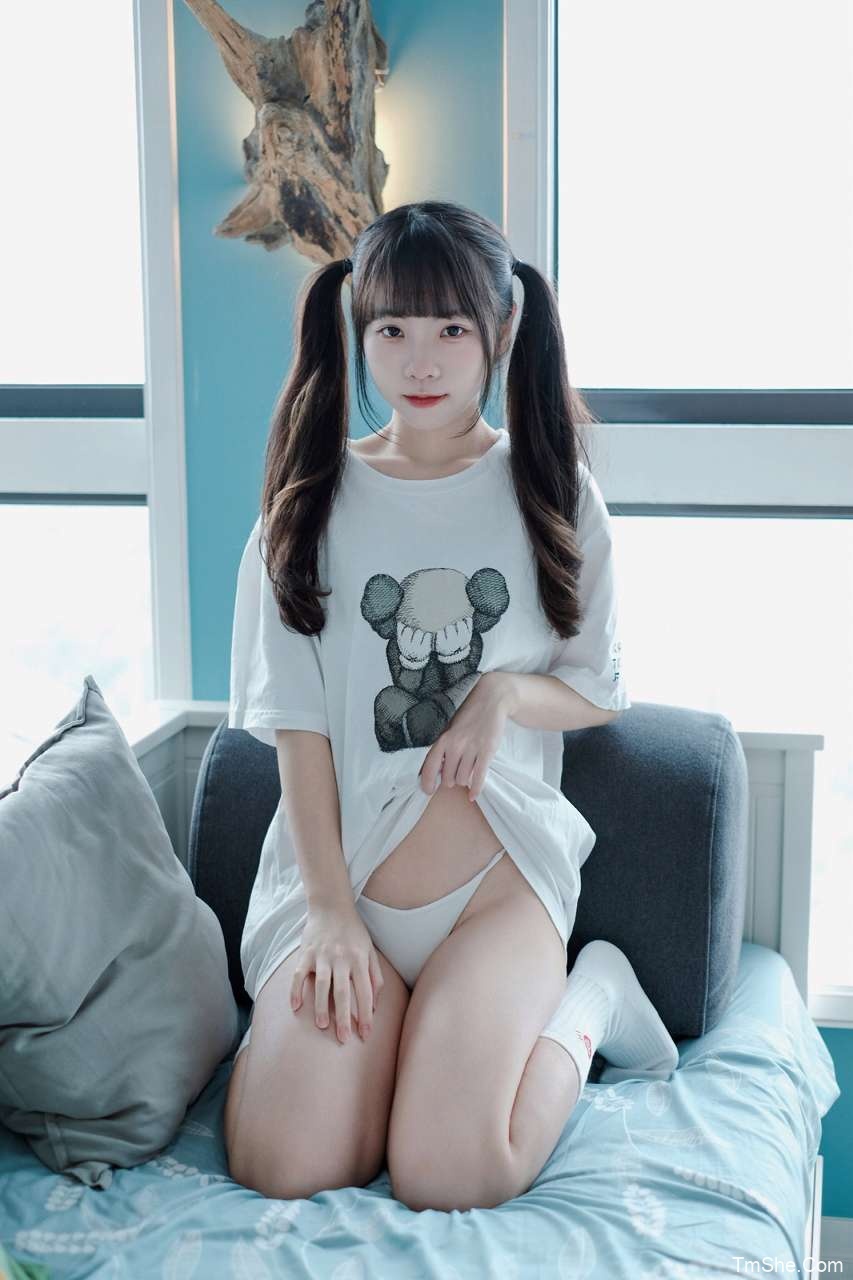 「可可小白兔」捕獲一隻沒穿褲褲の小白兔(30P/18MB)-猫萌