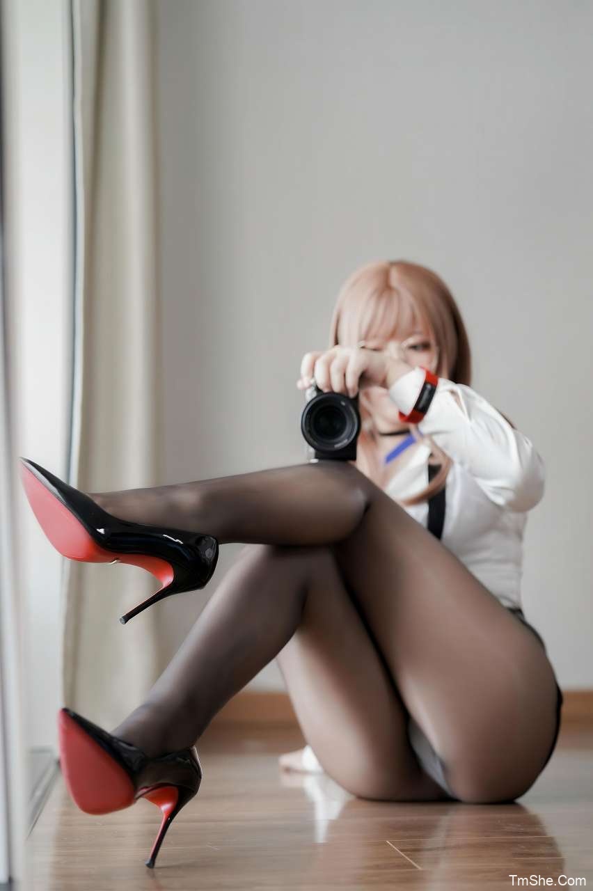 「半半子」Nikke胜利女神 – 艾玛秘书(76P/467MB)-猫萌