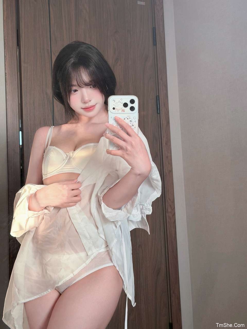 「真宝」摄影素材 – 慵懒周末 白衬衫(66P/2V/538MB)-猫萌