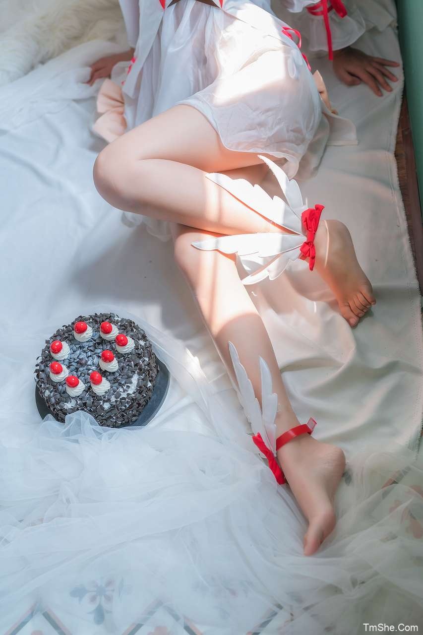 「动漫博主」三度_69 – 伊莉雅 情人节(28P/190MB)-猫萌