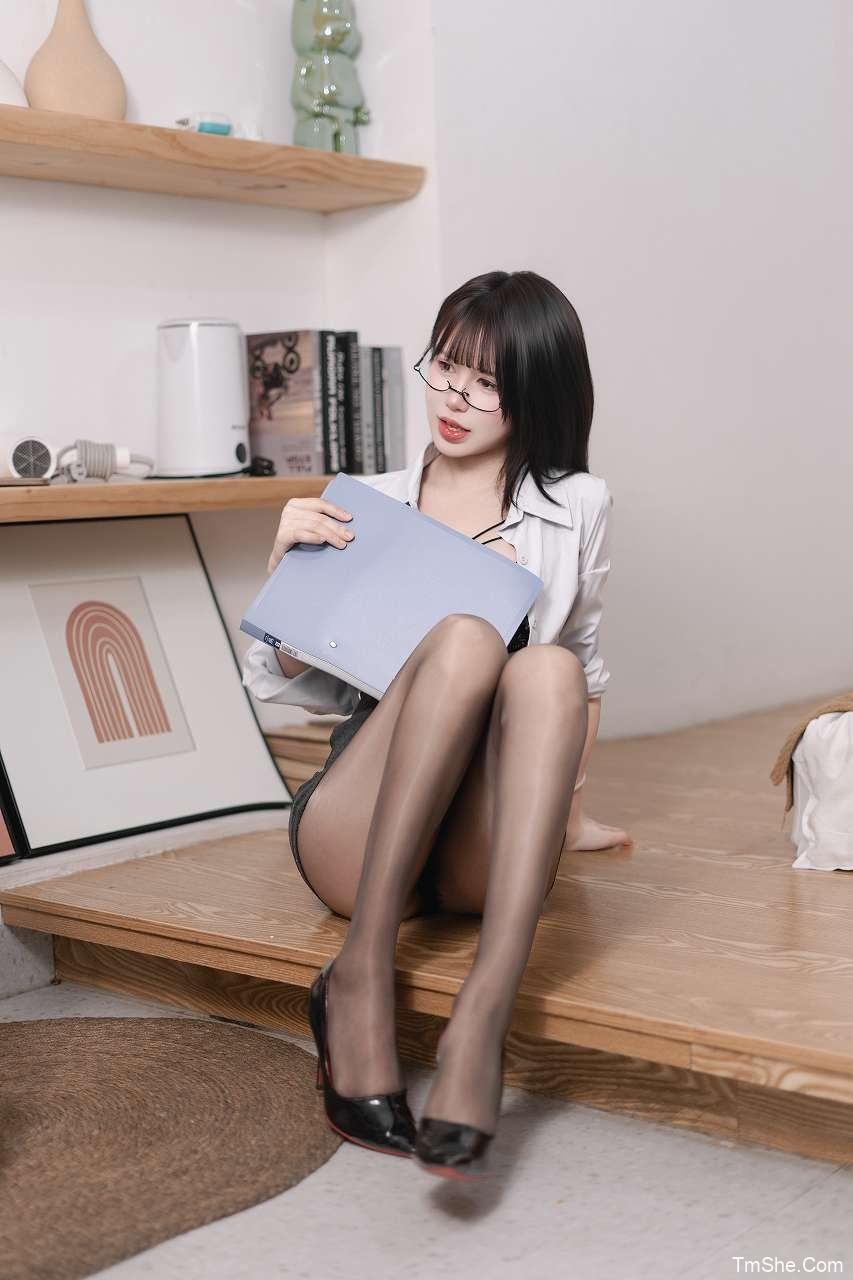 「Tina很妖孽呀」摄影作品 – 职业装(28P/720MB)-猫萌