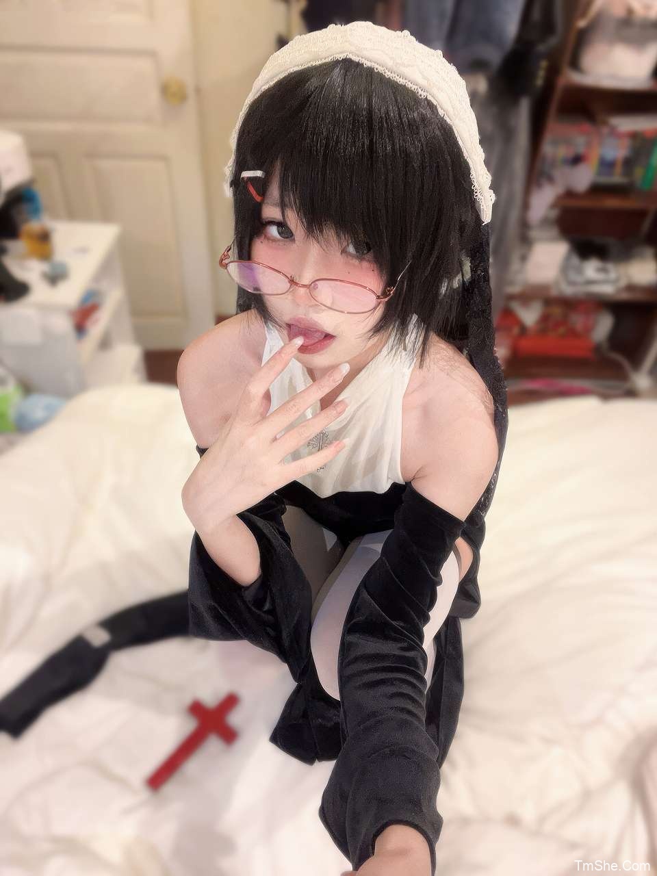 「清水凪」绘画参考 – 修女的祷告(18P/1V/118MB)-猫萌