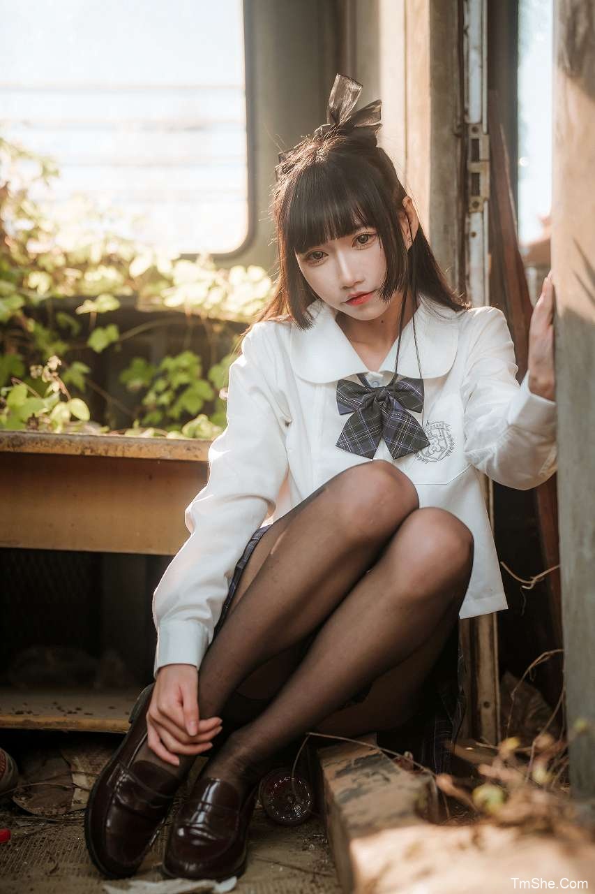 「COSER小梦酱」摄影素材 – 废弃火车(103P/1.18GB)-猫萌