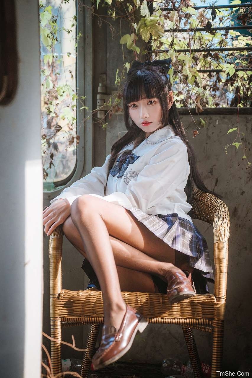 「COSER小梦酱」摄影素材 – 废弃火车(103P/1.18GB)-猫萌