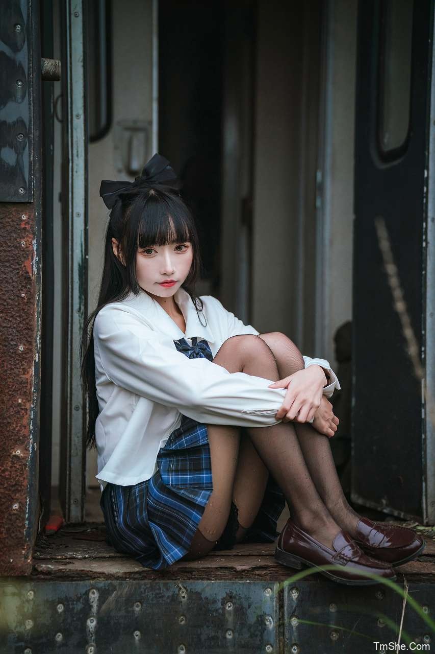 「COSER小梦酱」摄影素材 – 废弃火车(103P/1.18GB)-猫萌