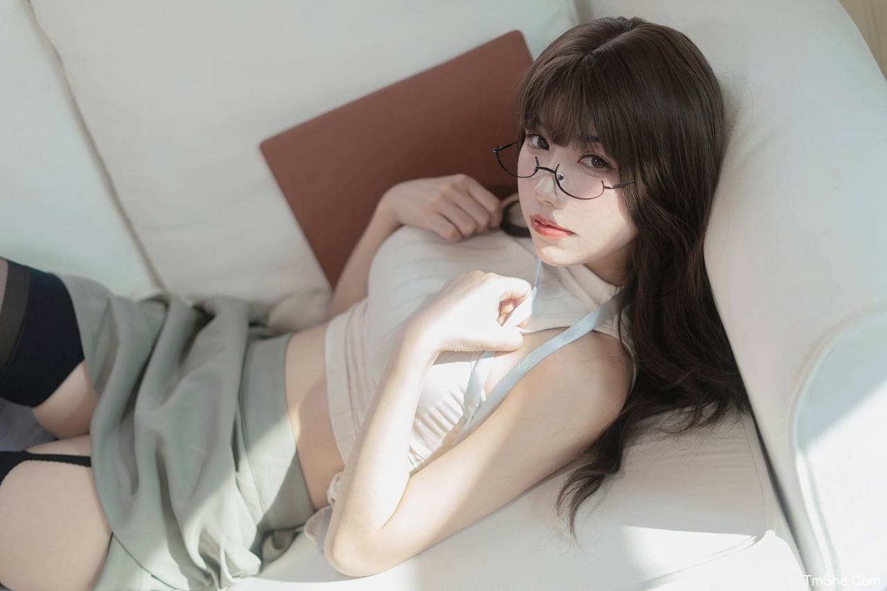「COSER衣衣」电子素材 – 嘿丝小秘书(30P/311MB)-猫萌