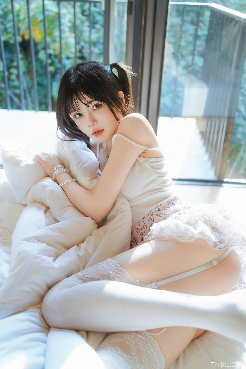「桜桃喵」绘画素材 – 春日碎花&自拍(73P/1V/1.21GB)-猫萌