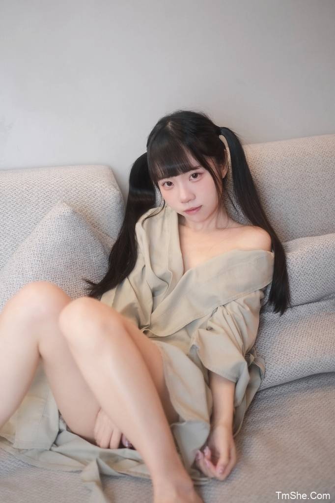 「可可小白兔」电子素材 – 在阳台做坏事的小兔兔(68P/148MB)-猫萌