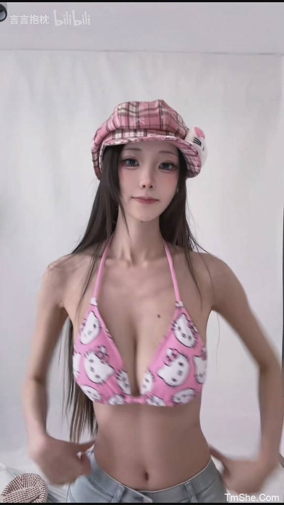 「擦边博主」视频素材 – 言言抱枕3月至5月(23V/189MB)-猫萌