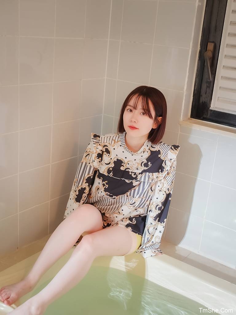 「水卜」摄影素材 – 26年5月 Fantia订阅(155P/2V/2.75GB)-猫萌