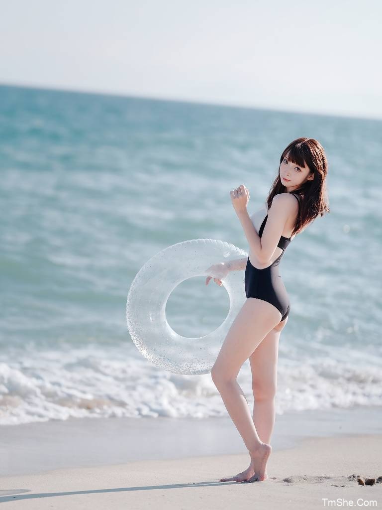 「祖木子」摄影素材 – 玫瑰海岸黑白泳衣(32P/532MB)-猫萌